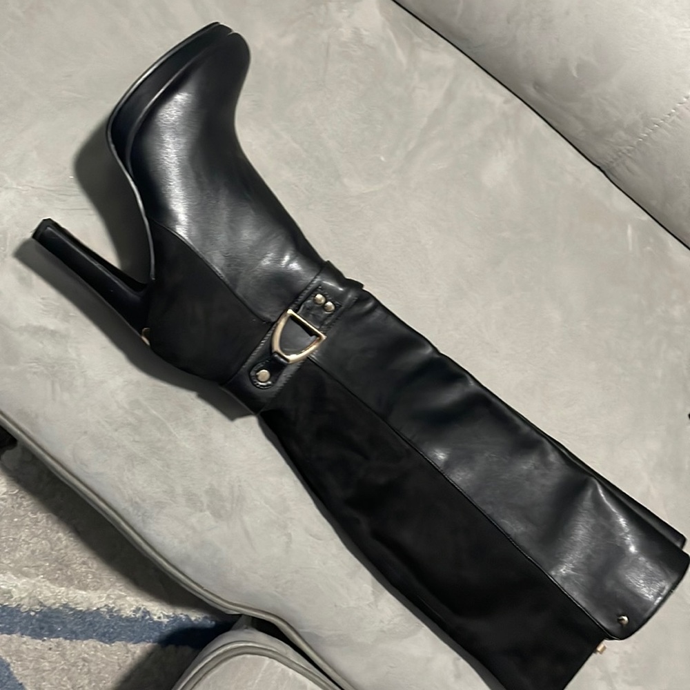 Womens calf-high boots. Size 10